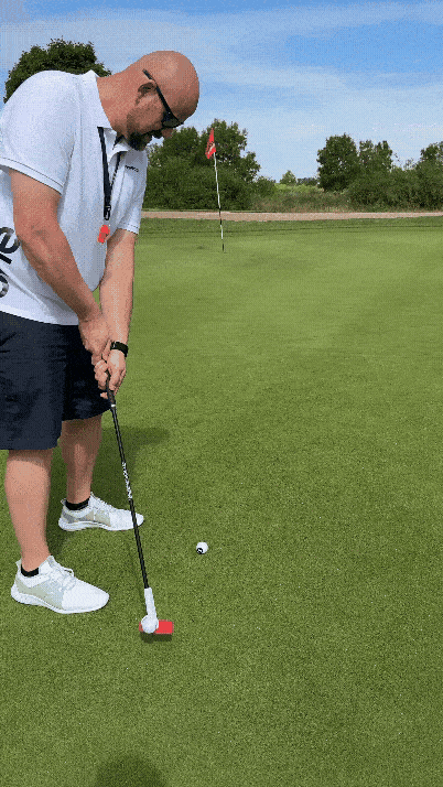 Putting with the easier.golf putter attachment - easy and effective